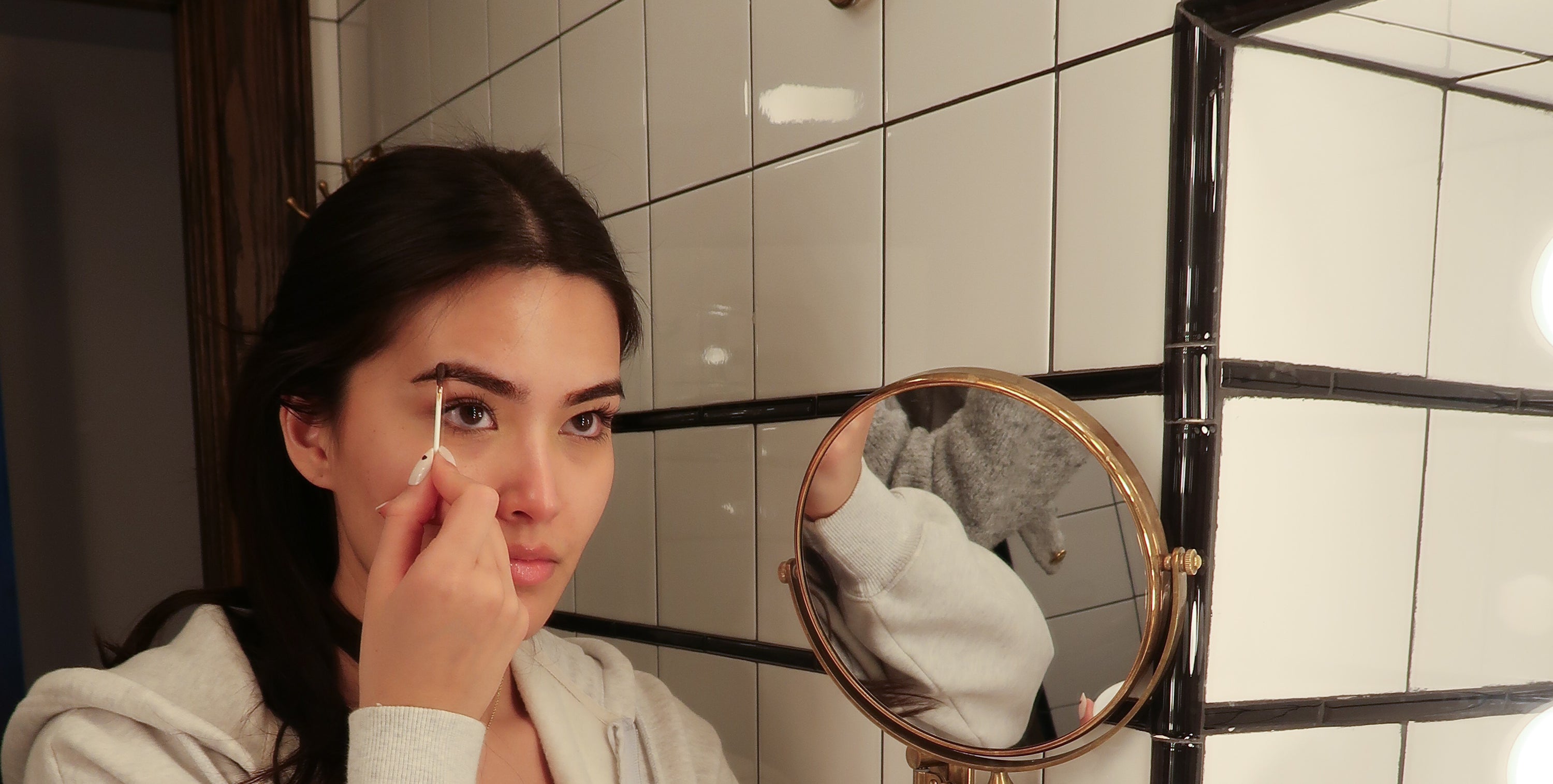 Unlocking the Secrets to Natural Eyebrow Growth