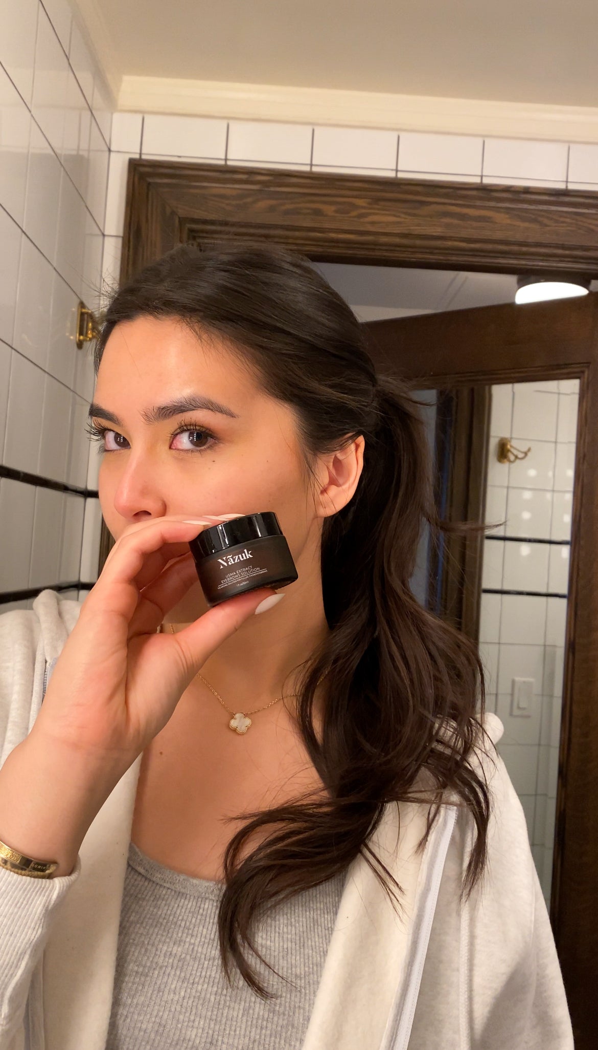 The Ultimate DIY Eyebrow Growth Ritual: How to Use Usma Grass for Fuller Brows